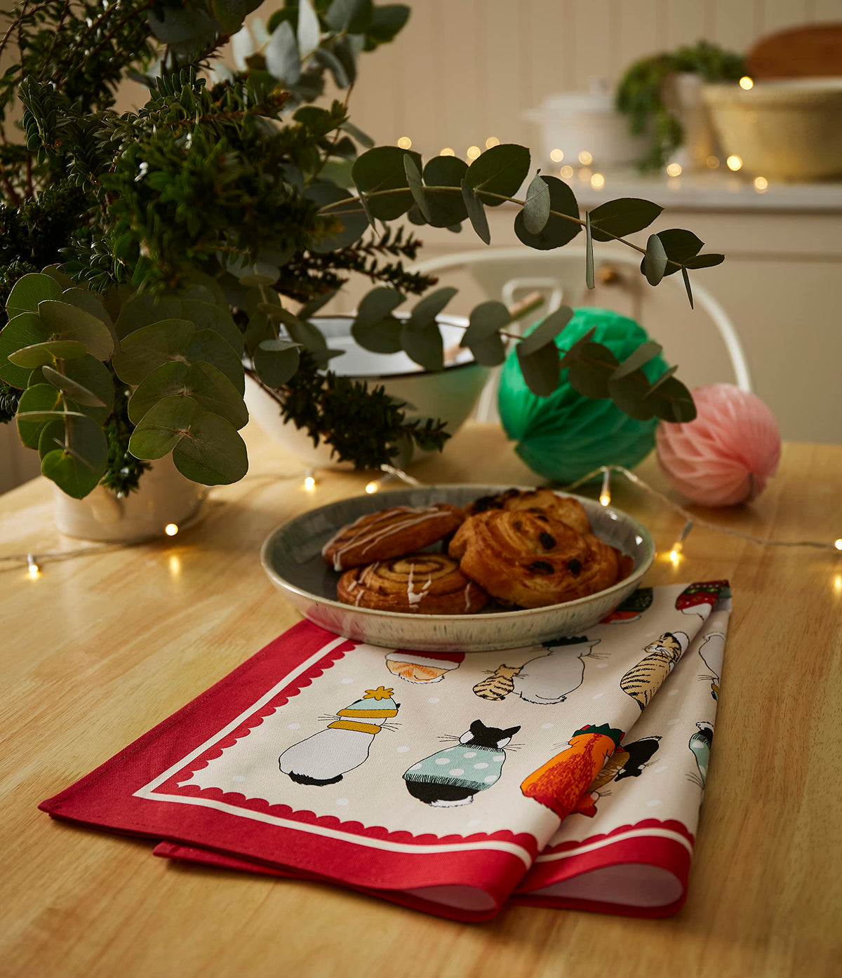 Ulster Weavers - The Twelve Days of Christmas Tea Towel (74 x 48cm) - 100% Cotton - Washable - Christmas Calendar Dish Cloths/Dish Towel - Christmas Countdown Tea Towel - Kitchen Accessories & Decor
