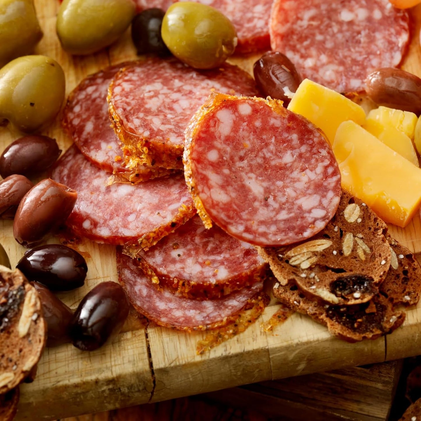 Charcuterie Hamper Gift Box – Meat, Cheese Wedge, Chutney, Crackers Mix, Pickles, Olives & Snacks for Charcuterie Boards - Food Hamper & Gourmet Gifts, Cheese Hampers for Men & Women