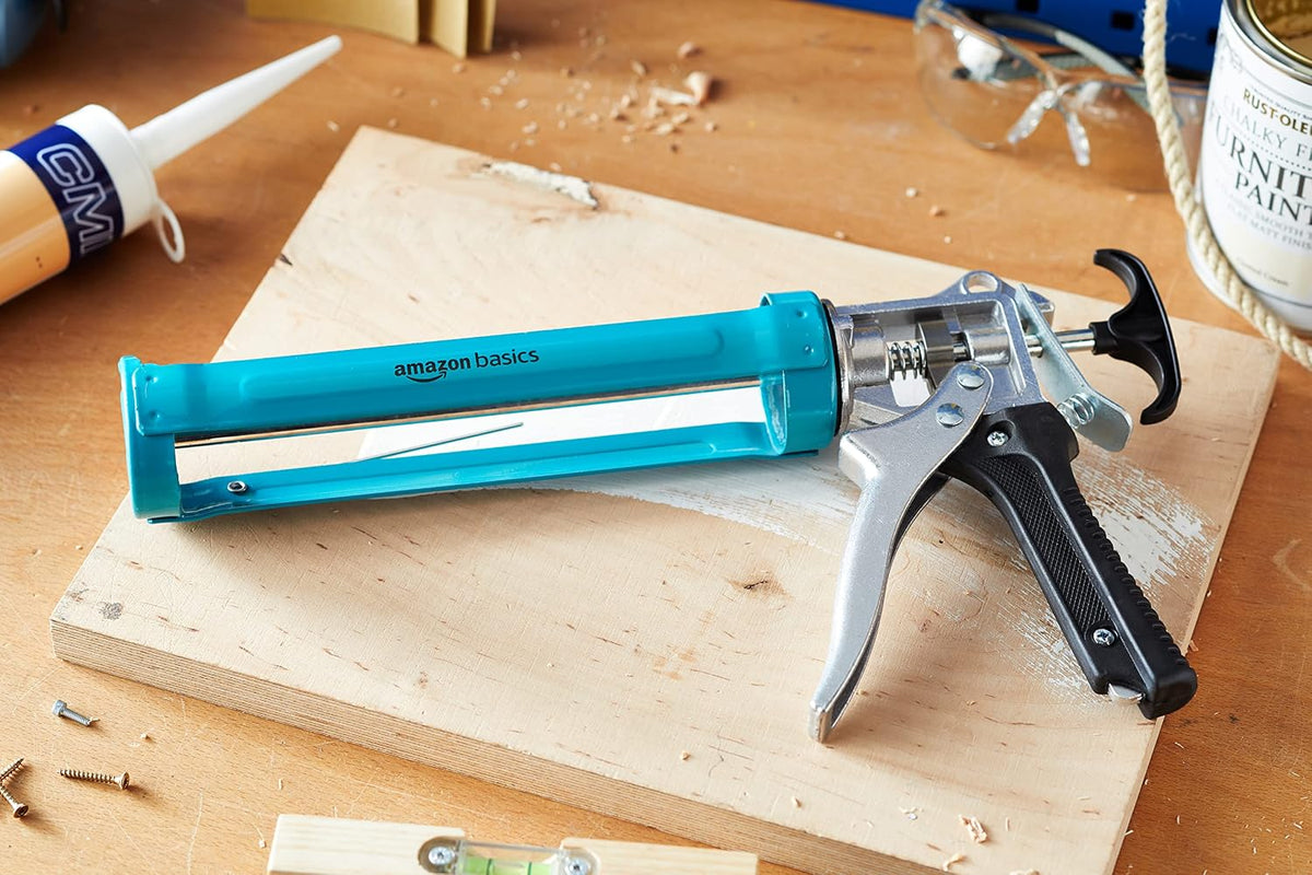 Amazon Basics Heavy Duty Sealant Caulking Gun - 310 ml (0.3 Litres) - 12:1 Thrust Ratio, Aluminium handle with plastic support grip, Blue/Grey