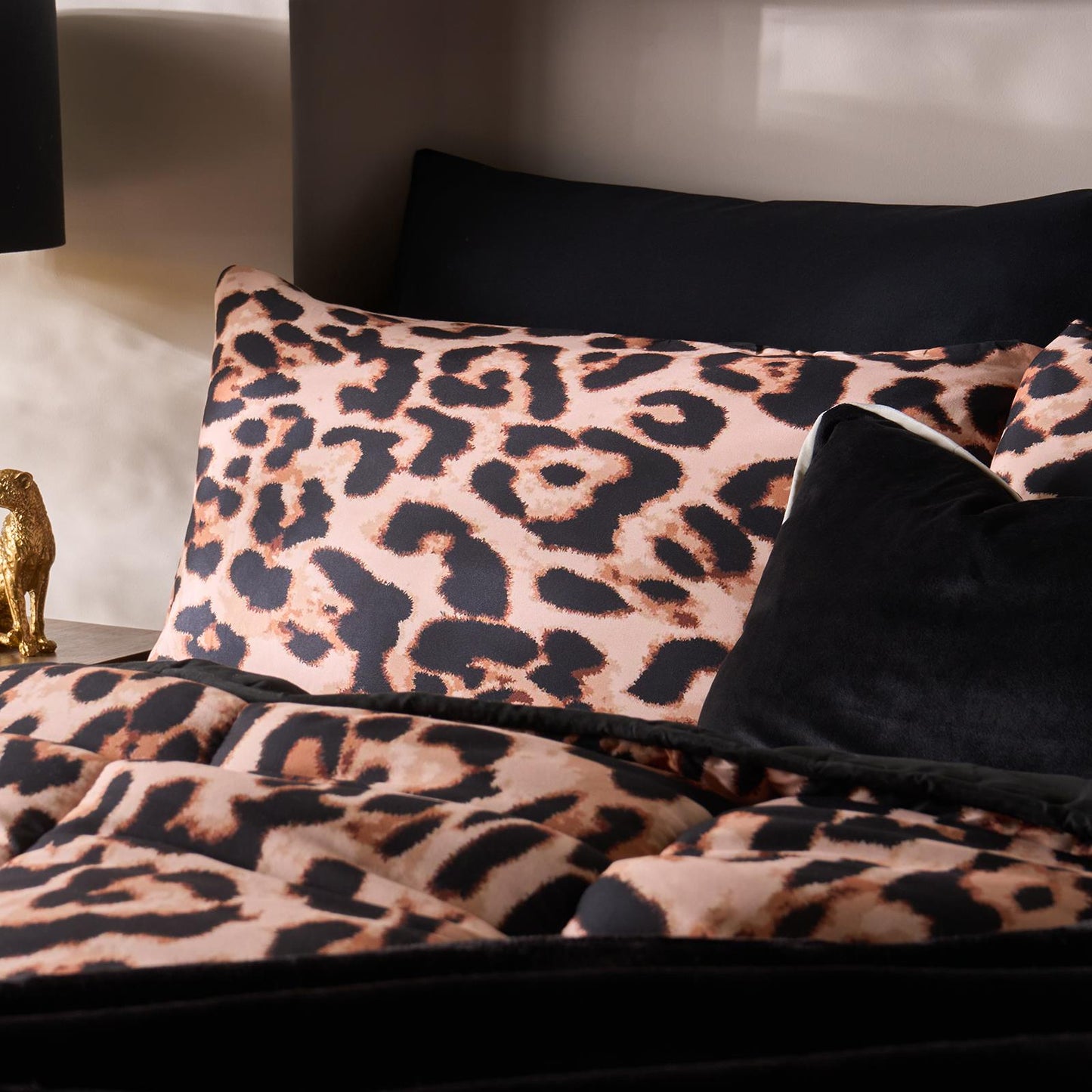 OHS Leopard Coverless Duvet & Pillowcase 10.5 Tog Bedding Set