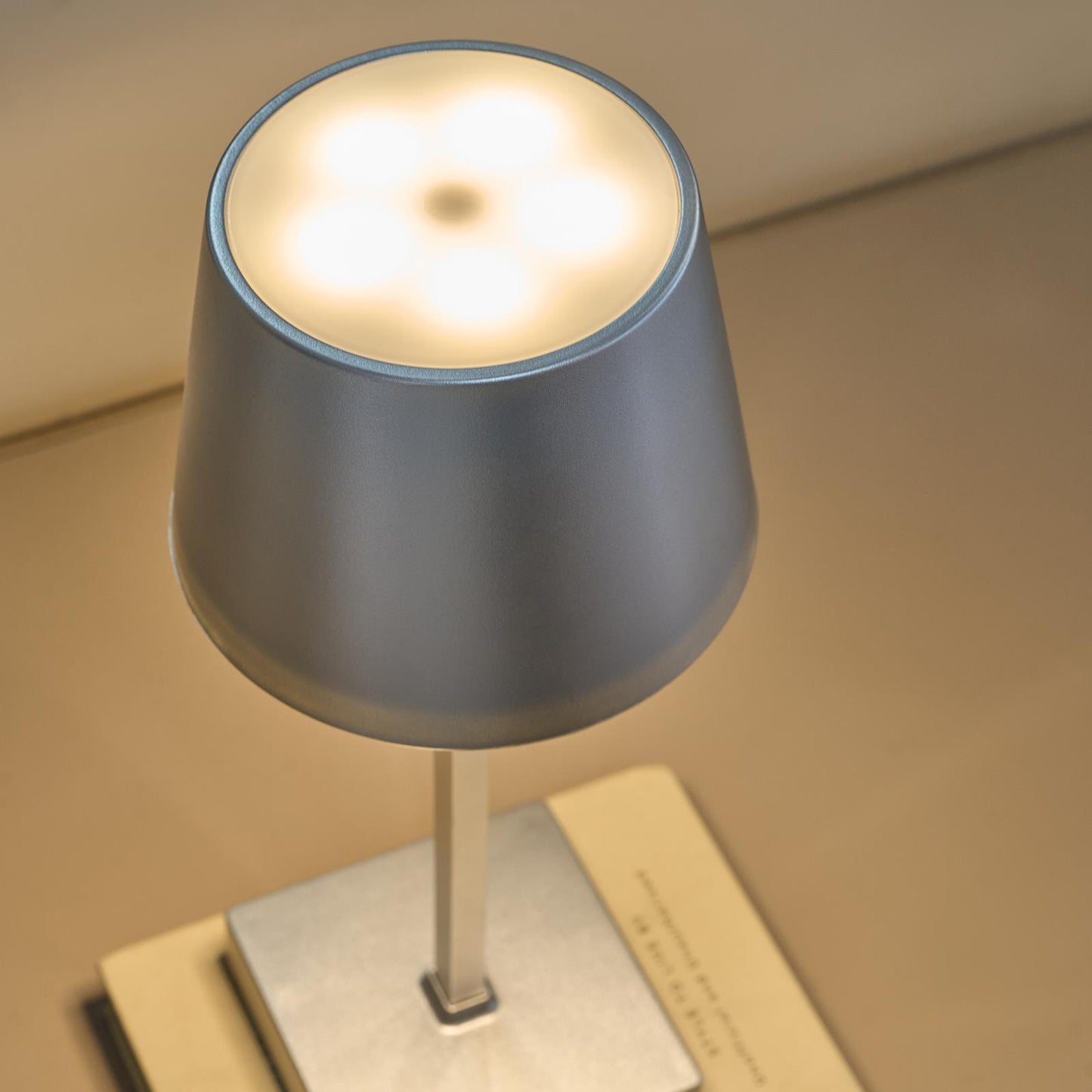 OHS Bedside Cordless Lamp LED Battery Operated Table Desk Night Light
