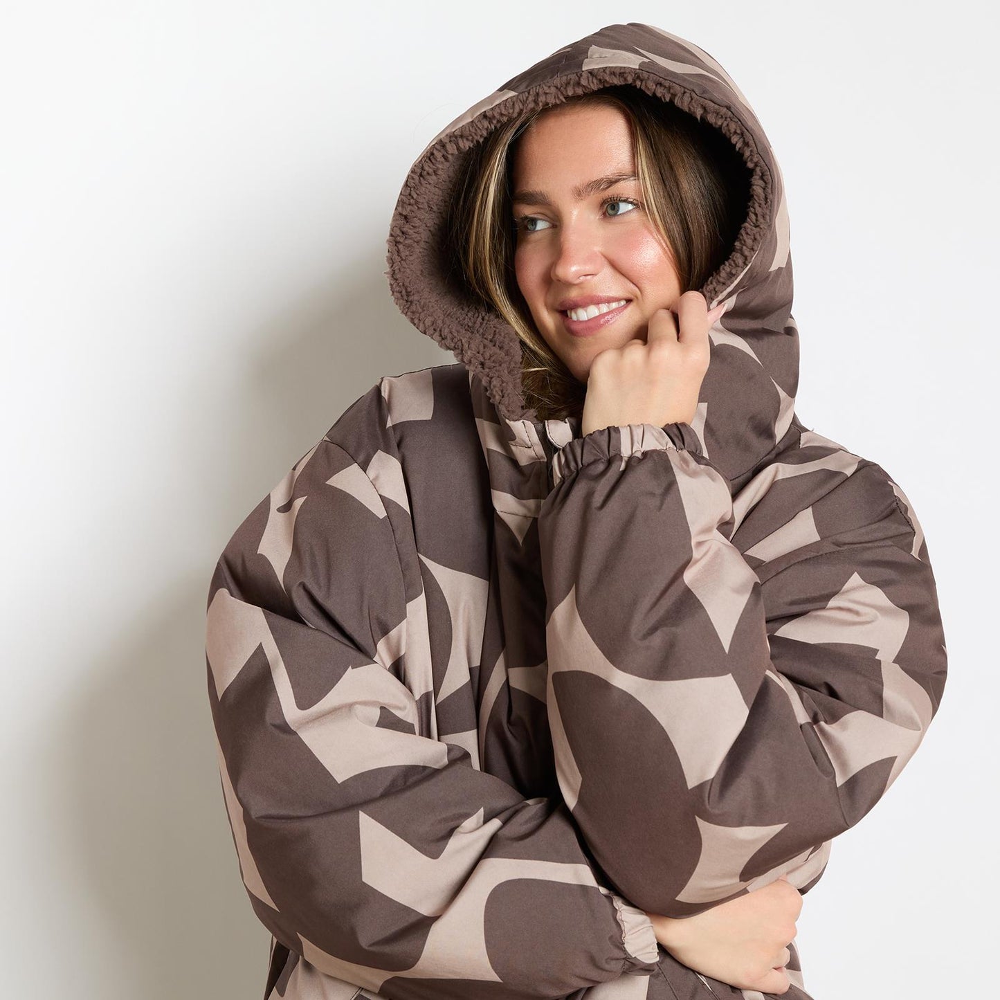 OHS Drying Changing Robe Geo Print Sherpa Lined Water Resistant Oversize Coat