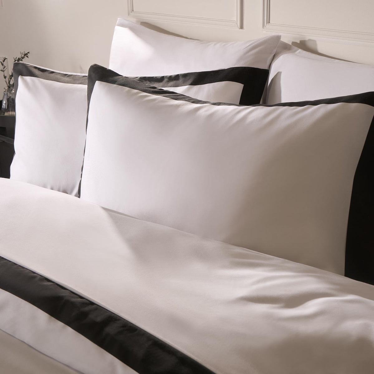 OHS Contrast Border Bedding Set Soft Microfibre Duvet Cover with Pillowcases