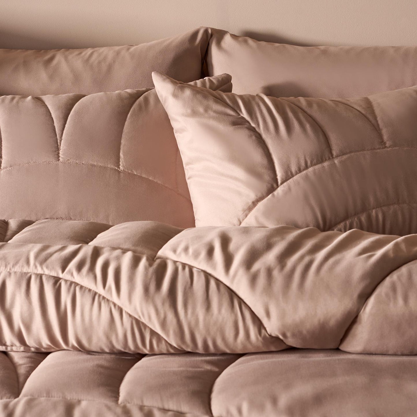 OHS Arches Coverless 7.5 TOG Duvet Quilted Bedding Set with Pillowcase