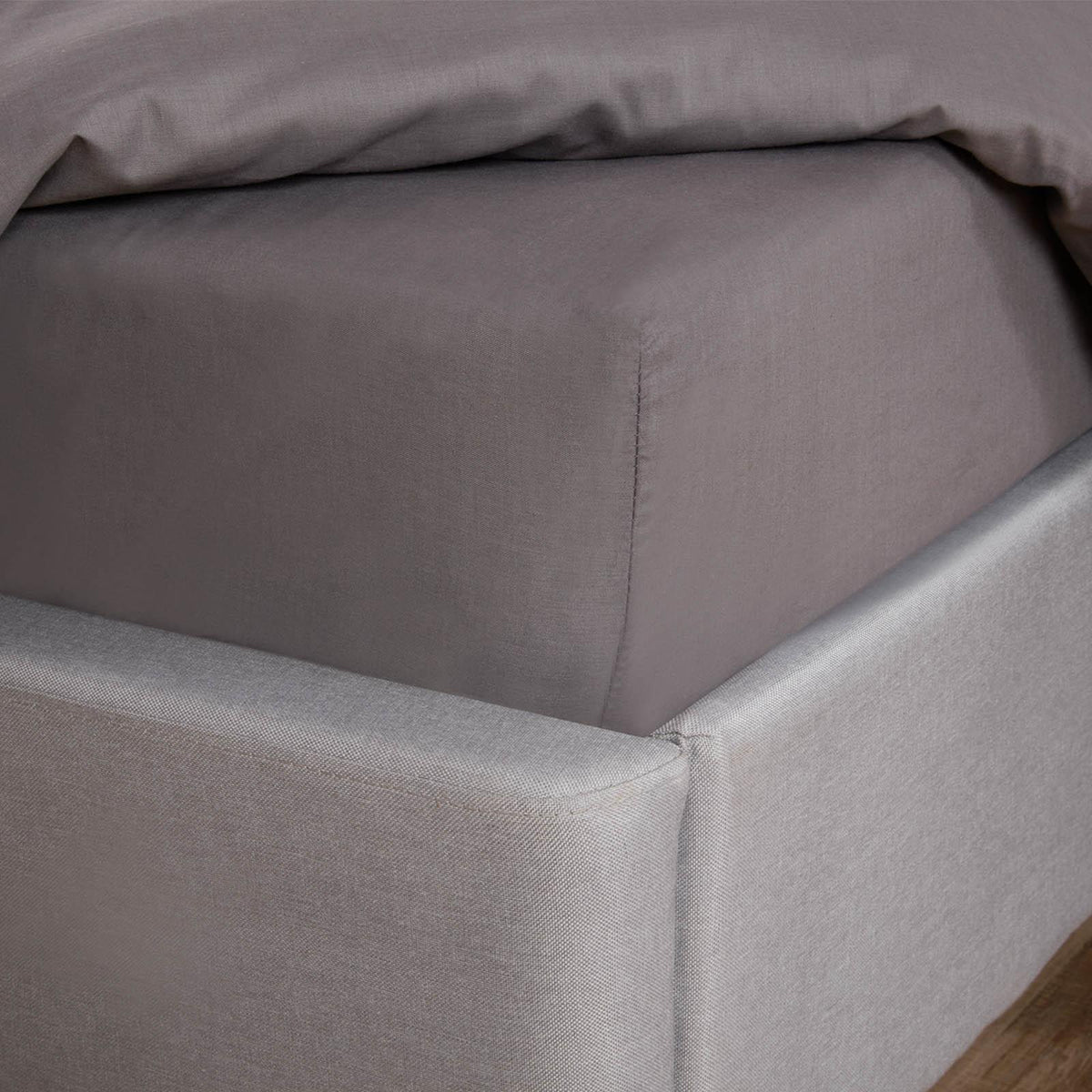 OHS Luxury Plain Dye Polycotton 30cm Deep Full Elasticated Bed Fitted Sheet