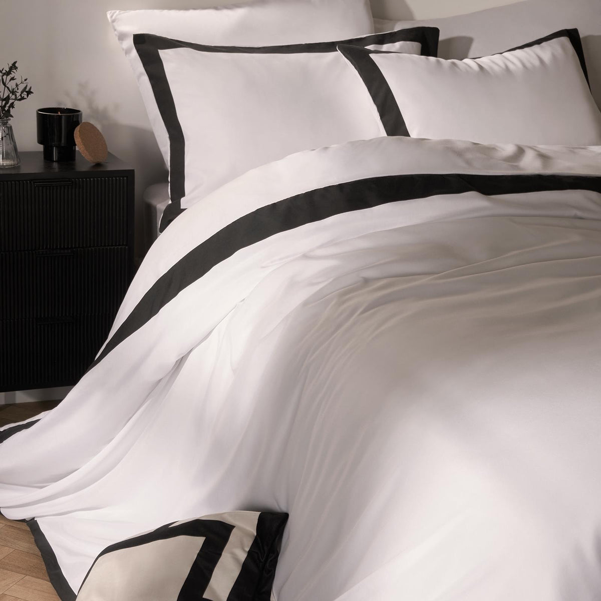 OHS Contrast Border Bedding Set Soft Microfibre Duvet Cover with Pillowcases