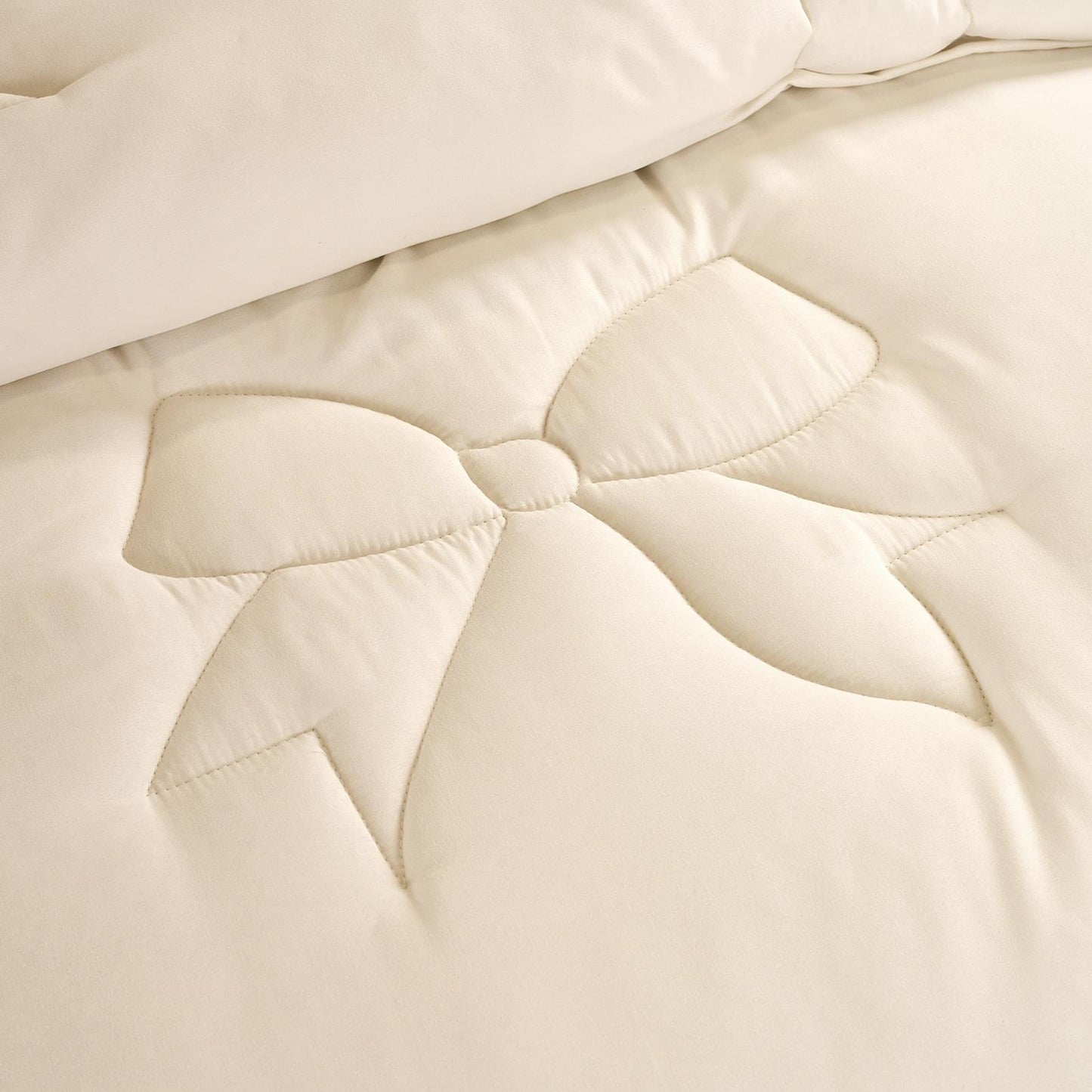 OHS Quilted Bows 7.5 Tog Coverless Duvet with Pillowcase Winter Warm Bedding Set