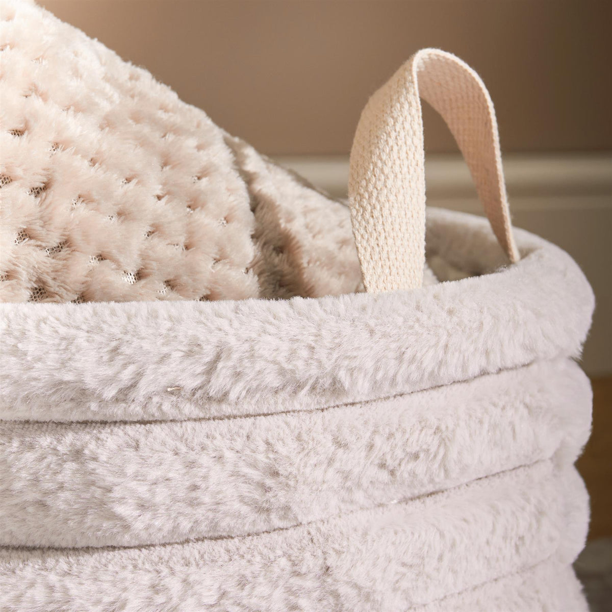 OHS Ribbed Storage Basket with Handles Faux Fur Compact Bucket Organiser