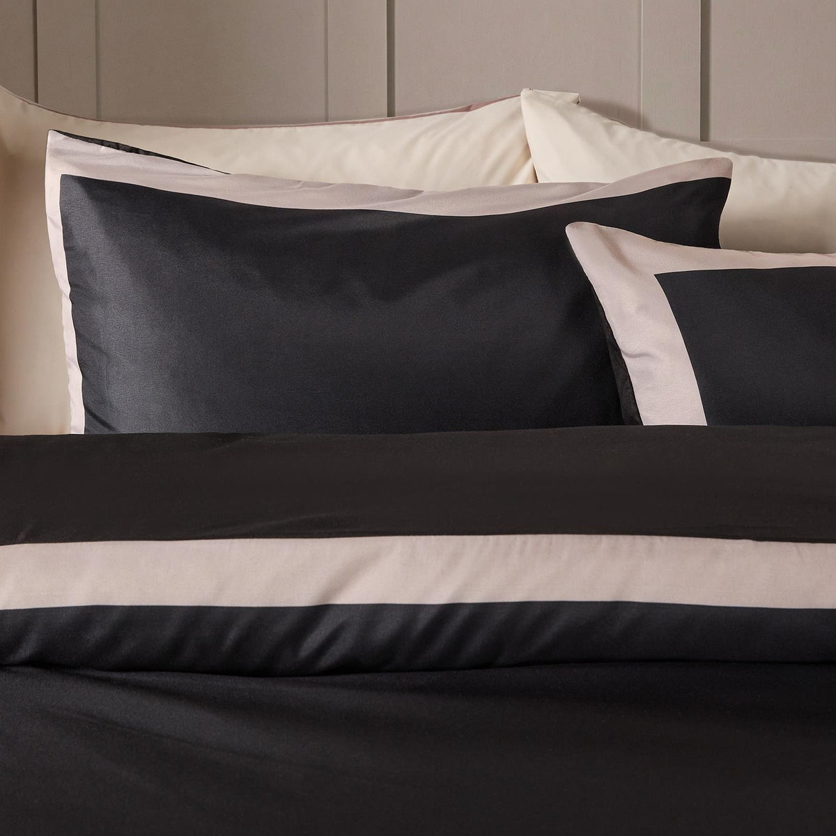 OHS Contrast Border Bedding Set Soft Microfibre Duvet Cover with Pillowcases
