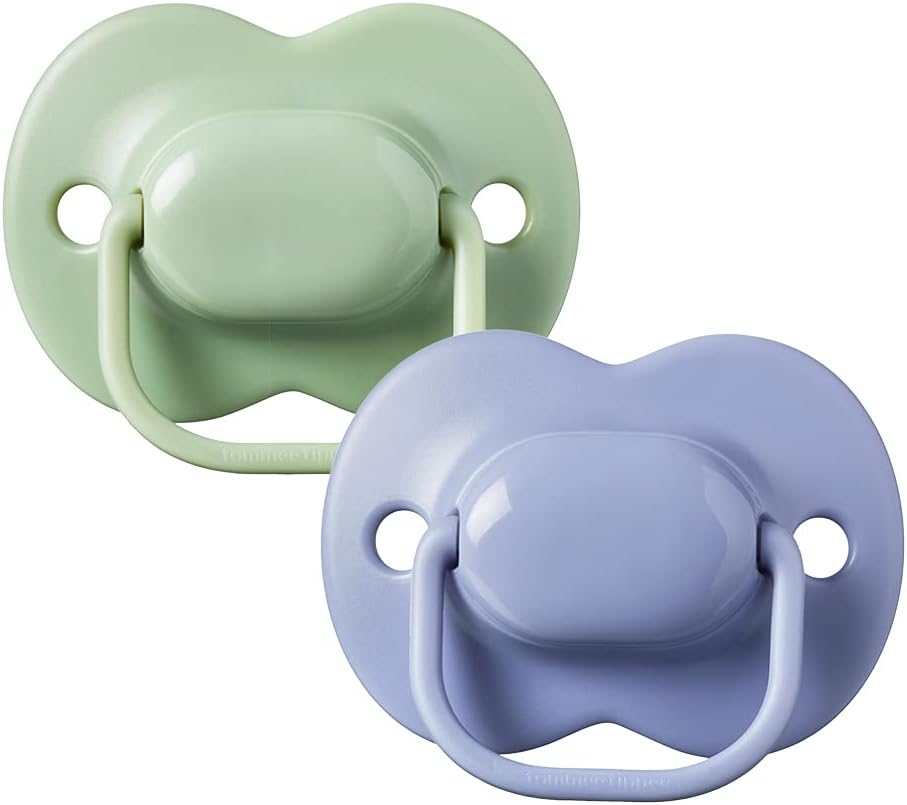 Tommee Tippee Cherry Latex Dummies, 18-36 Months, Pack of 2 Dummiess with 100% Natural Latex baglet