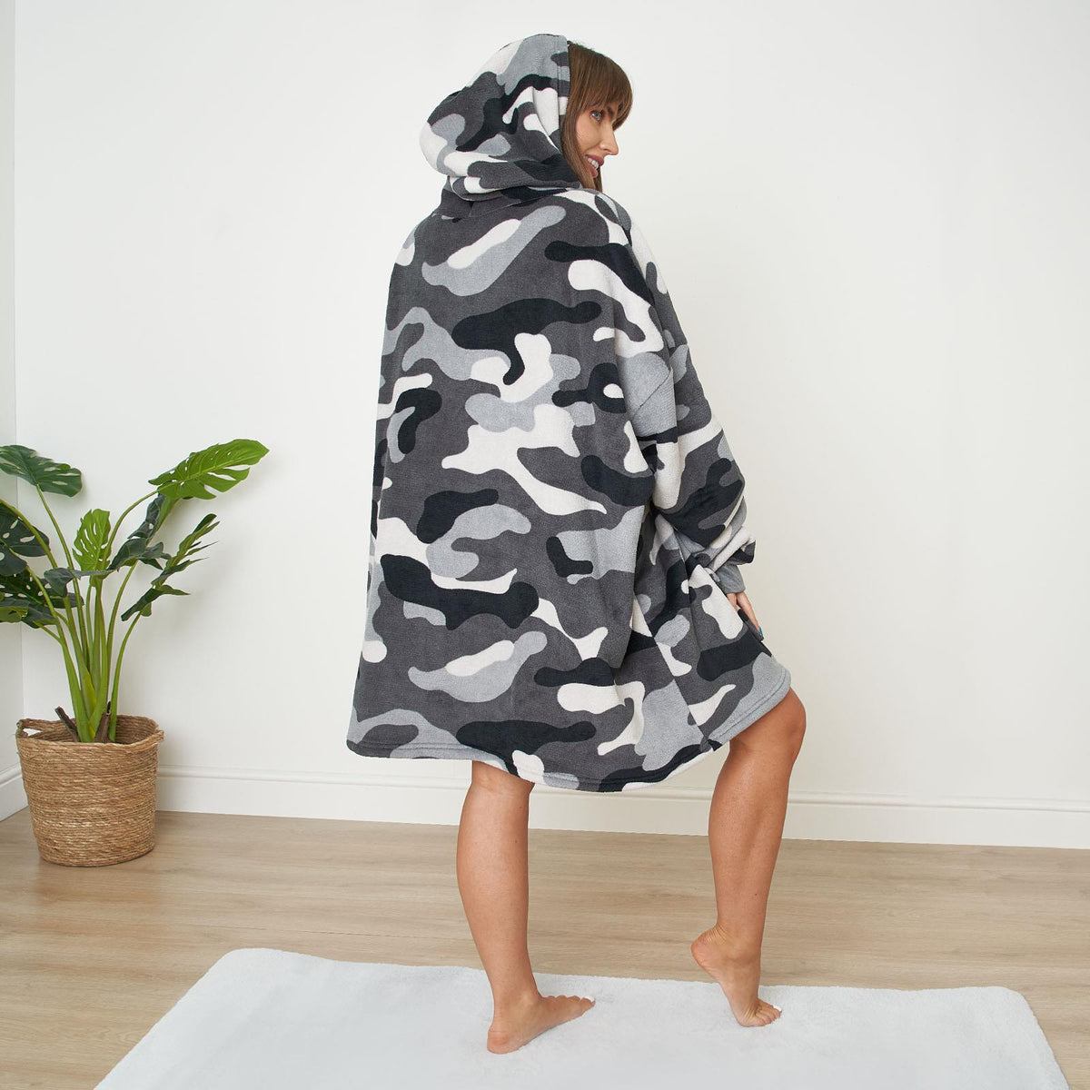 Dreamscene Camo Oversized Hoodie Blanket Giant Hiking Wearable Sherpa Sweatshirt