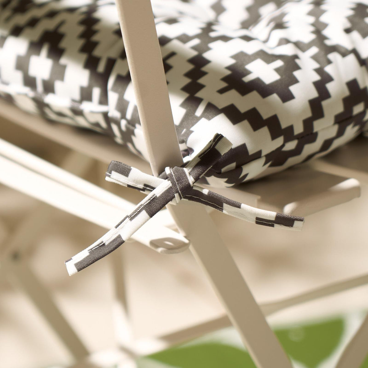 OHS Seat Pads 2 Water Resistant Outdoor Cushions Garden Chair Covers Ties