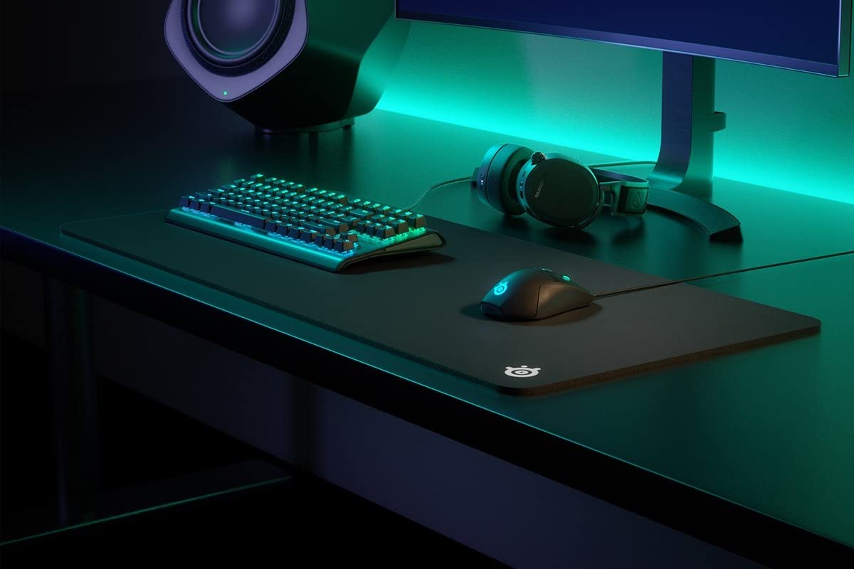 SteelSeries QcK Edge Cloth Gaming Mouse Pad - Never-fray Stitched Edges - Optimized For Gaming Sensors - Size L (450 x 400 x 2mm) - Black