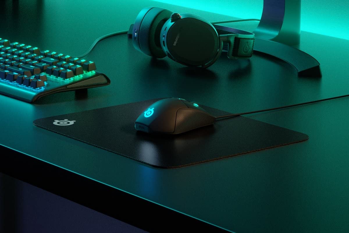 SteelSeries QcK Edge Cloth Gaming Mouse Pad - Never-fray Stitched Edges - Optimized For Gaming Sensors - Size L (450 x 400 x 2mm) - Black