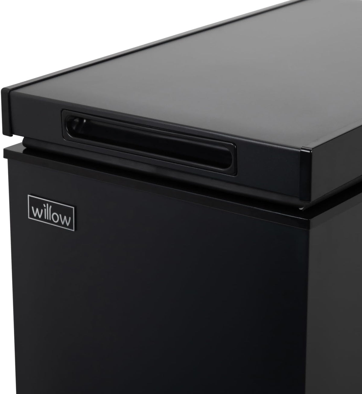 Willow WCF60B Freestanding 51L Slimline Compact Chest Freezer with Adjustable Thermostat, Removable Storage Basket, Suitable for Outbuildings and Garages - Black