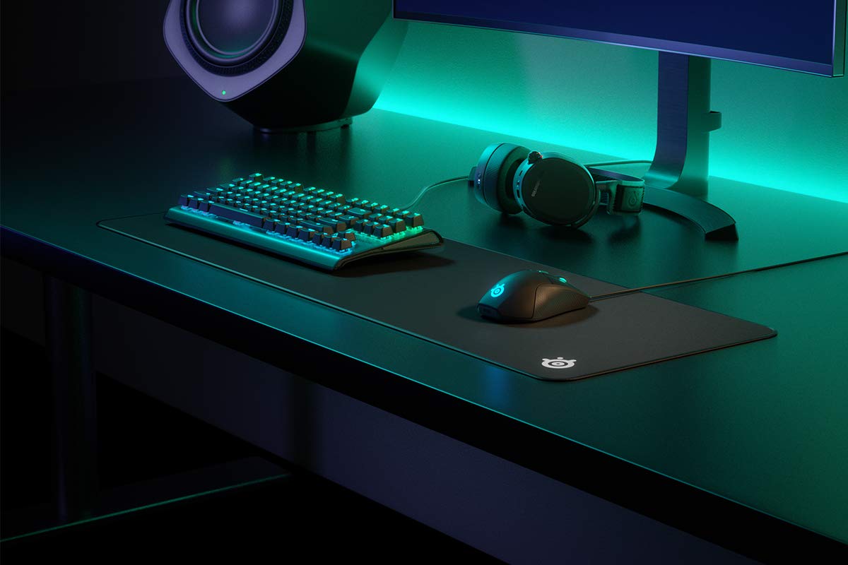 SteelSeries QcK Edge Cloth Gaming Mouse Pad - Never-fray Stitched Edges - Optimized For Gaming Sensors - Size L (450 x 400 x 2mm) - Black