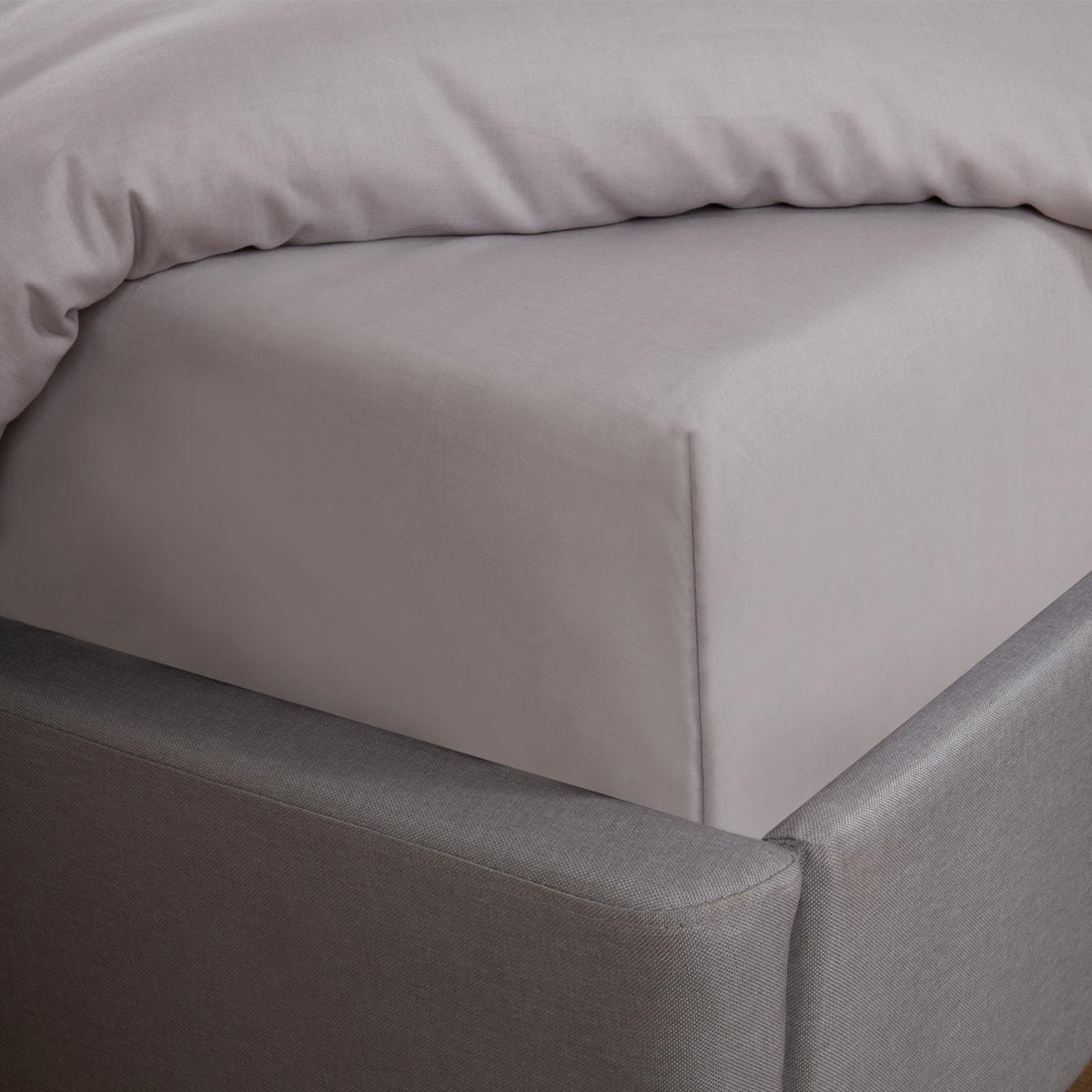 OHS Luxury Plain Dye Polycotton 30cm Deep Full Elasticated Bed Fitted Sheet