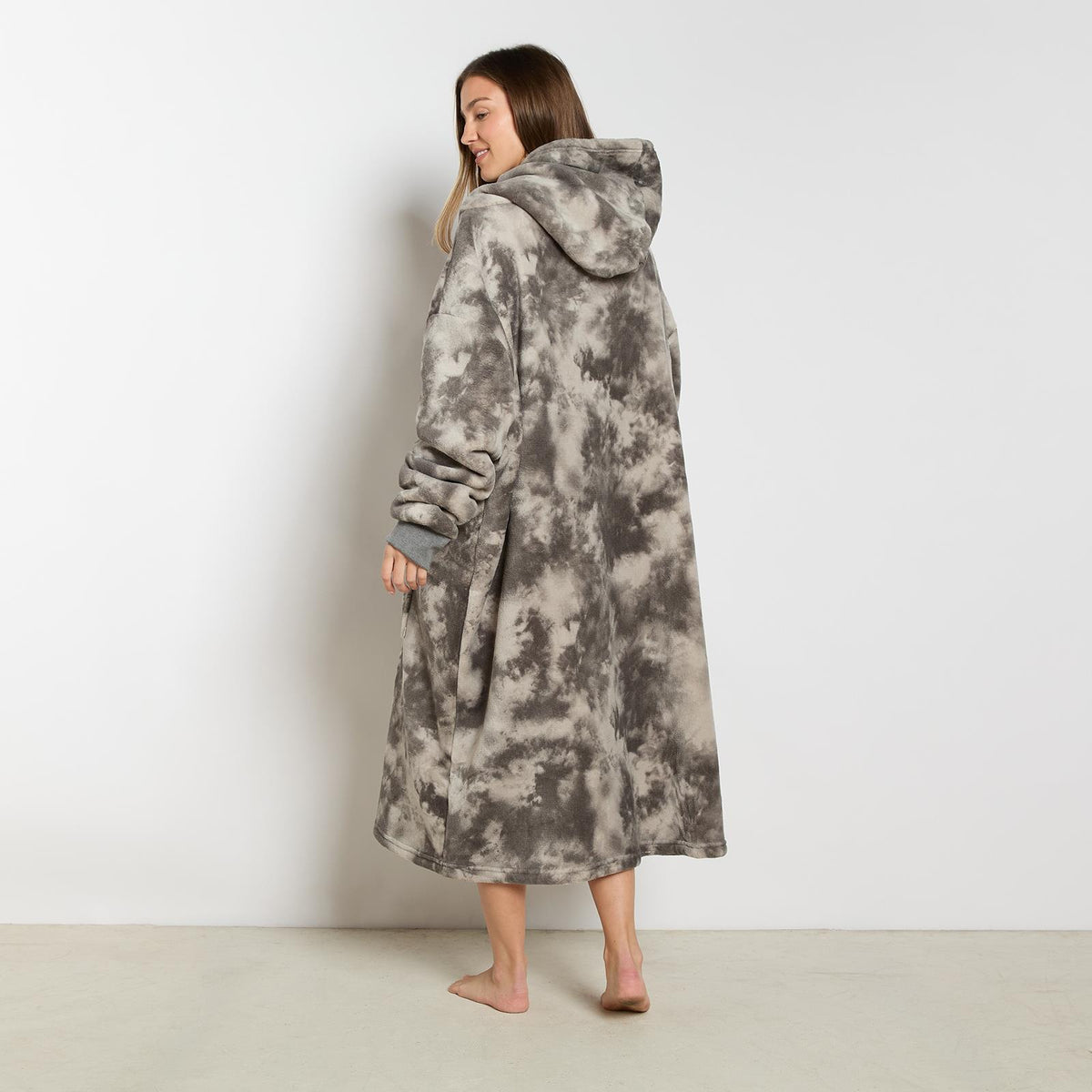 OHS Extra Long Tie-Dye Print Fleece Oversized Wearable Hoodie Blanket