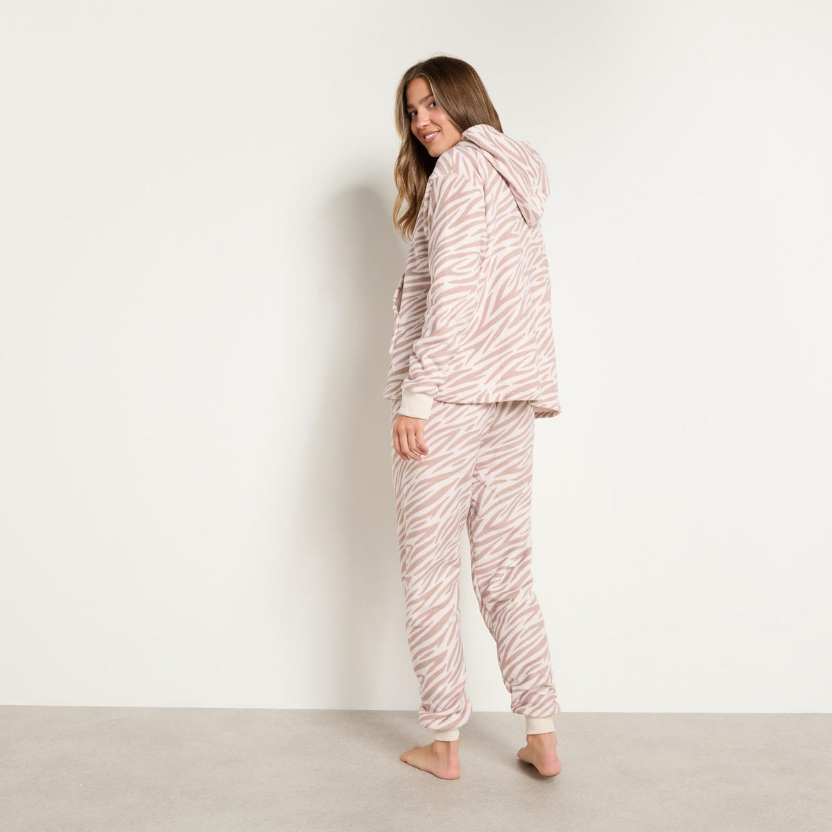 OHS Animal Print Loungewear Set Winter Sherpa Nightwear 2-Piece Hoodie Jogger