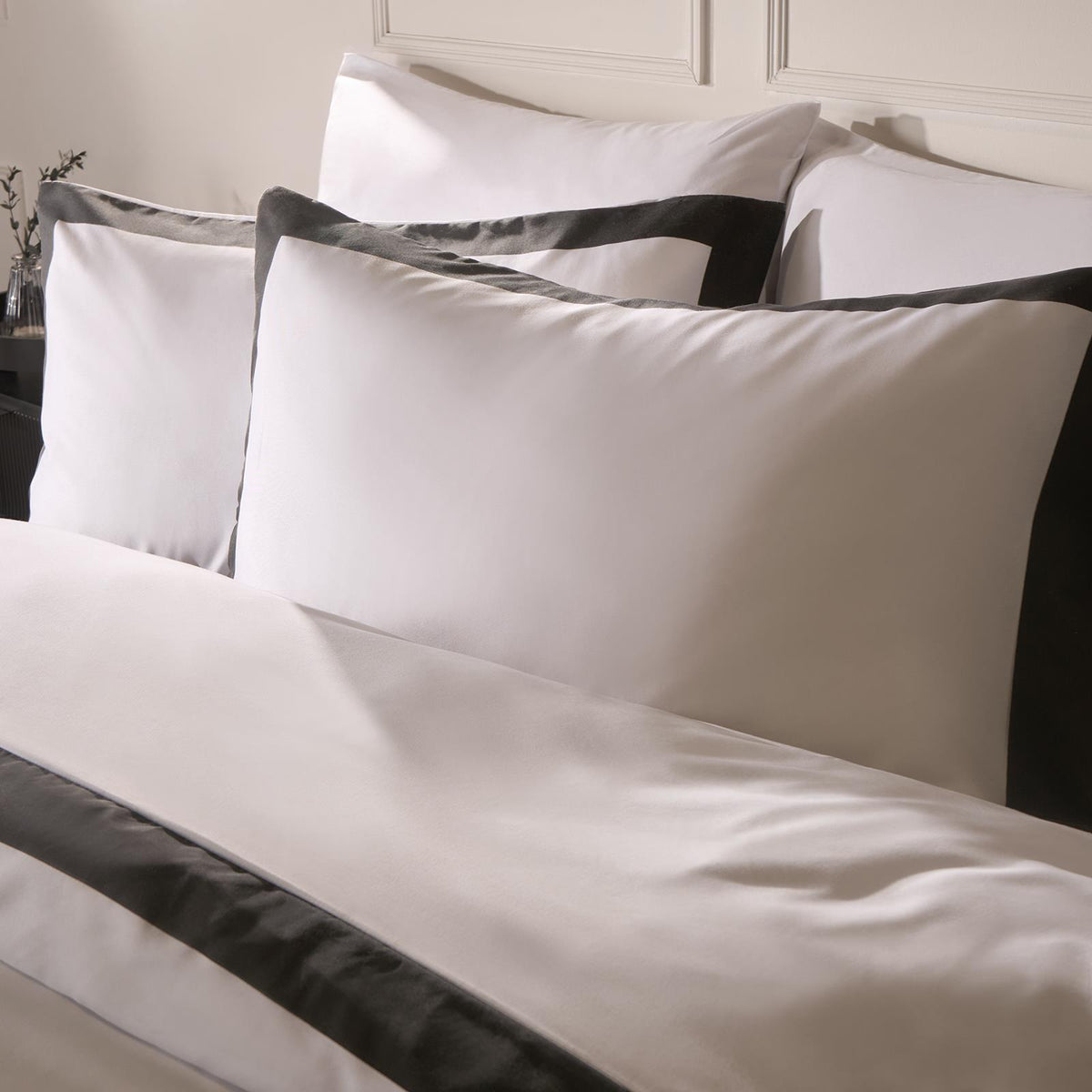 OHS Contrast Border Bedding Set Soft Microfibre Duvet Cover with Pillowcases