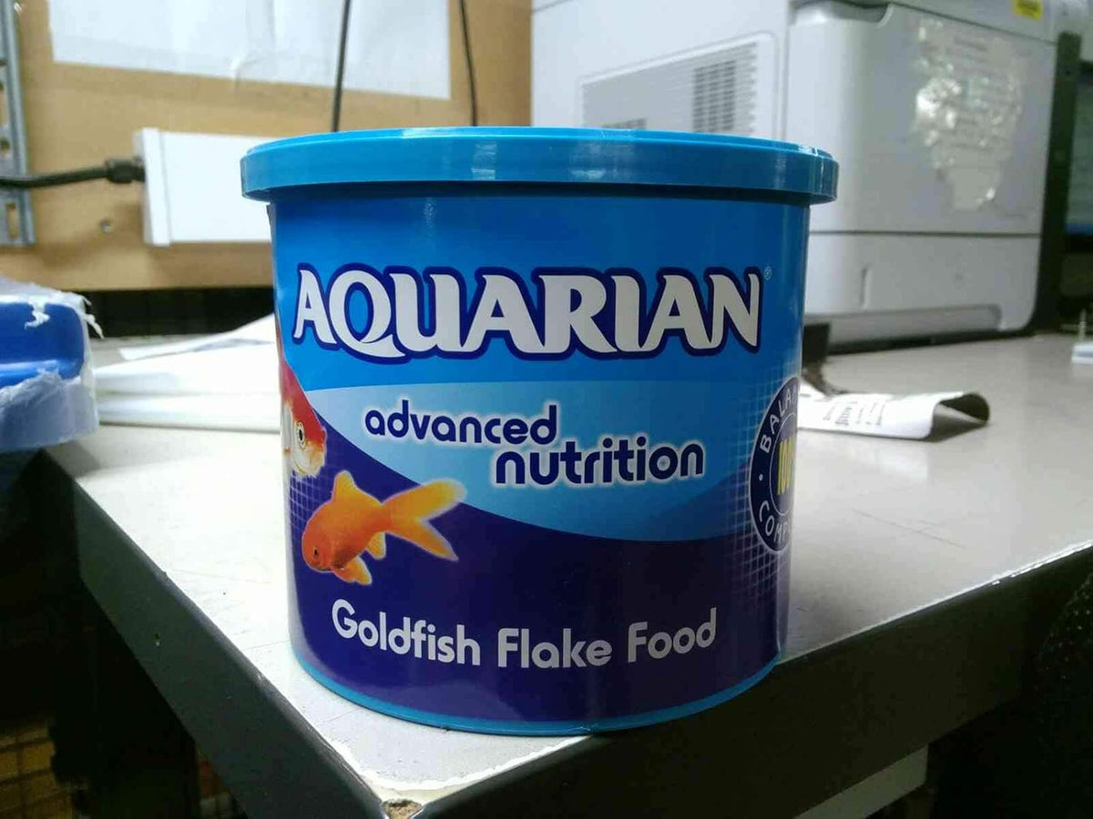AQUARIAN Complete Nutrition, Aquarium Goldfish Food, Flakes Also Suitable for Small Pond Fish, 200g Container