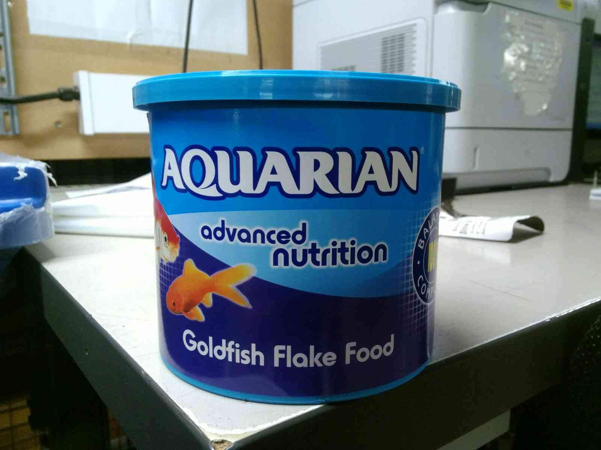 AQUARIAN Complete Nutrition, Aquarium Goldfish Food, Flakes Also Suitable for Small Pond Fish, 200g Container