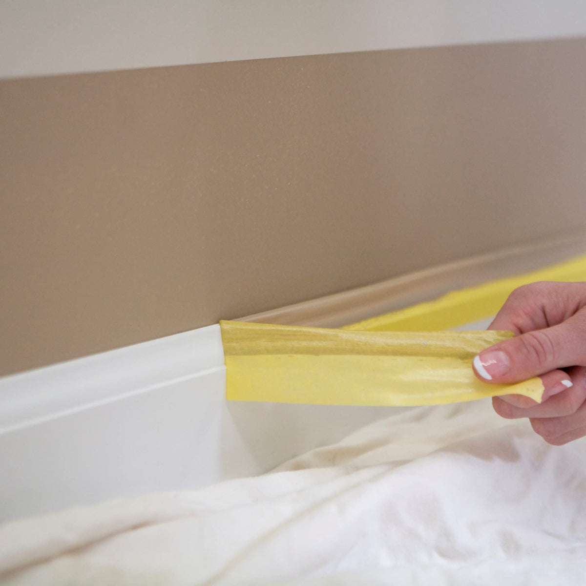 Frog Tape Yellow Delicate Surface Painters Masking Tape 24mm x 55m. Indoor painting and decorating for sharp lines and no paint bleed