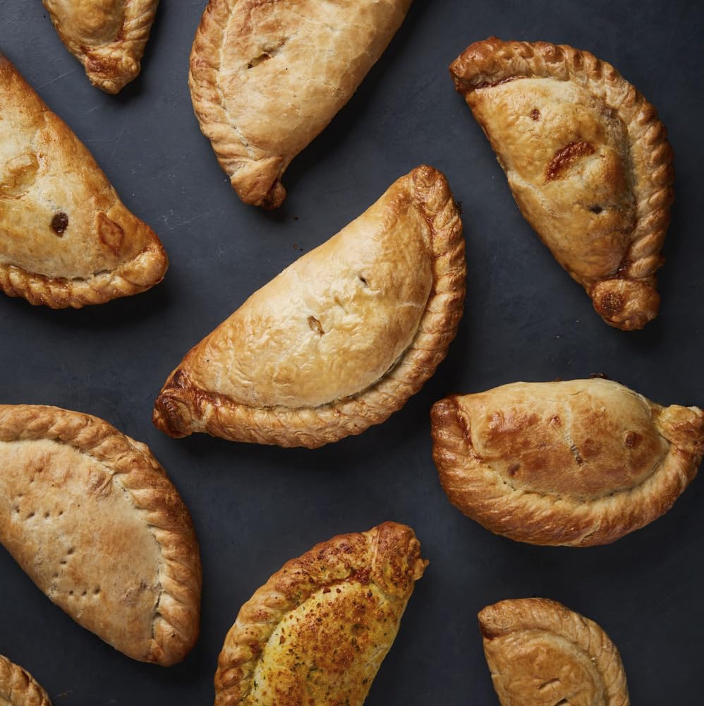 Cornish Hampers & Gifts 6x Traditional Large (360g) Gourmet Cornish Steak Pasties Gift Hamper Set – Elegant Packaging.