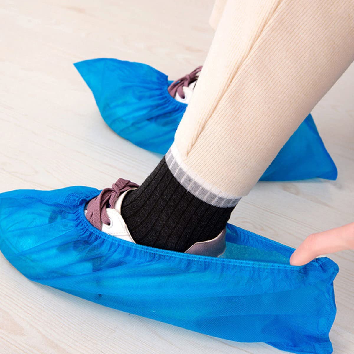 WUJUN 100/200 Pack Blue/Black Disposable Shoes Covers Boot Cover Waterproof, Dust-proof, Non-slip, One Size Fit Most, Protect Your Shoes, Carpets and Floors. Cleaning Accessories