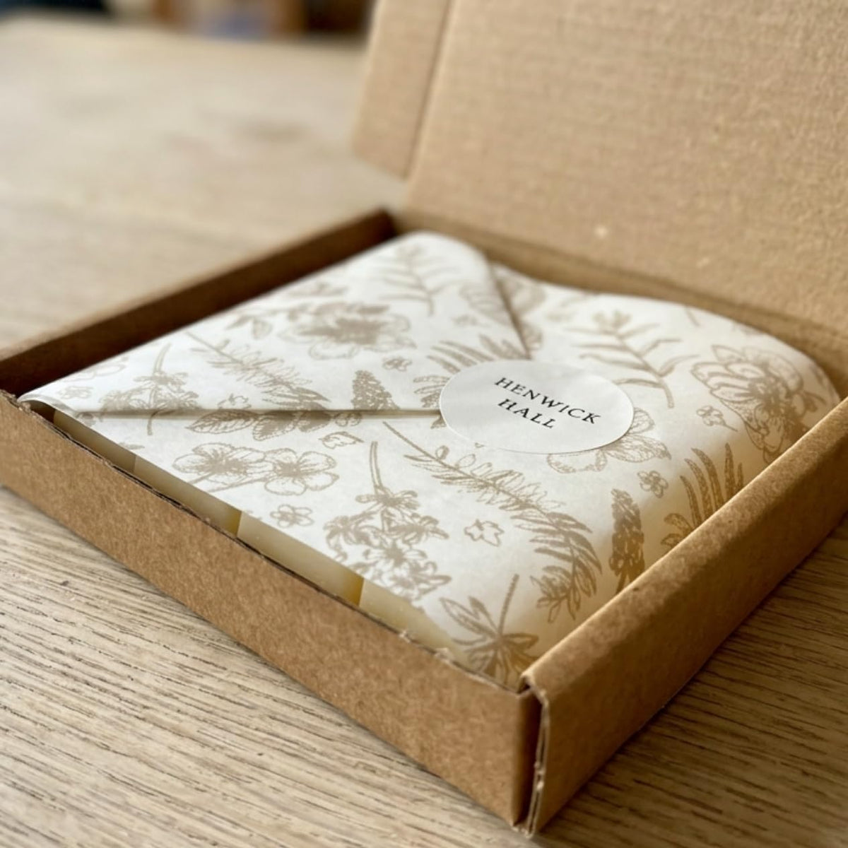 Jasmine, Musk & Vanilla Scented Wax Melts | 16 Pack | Soy Wax | Hand Poured