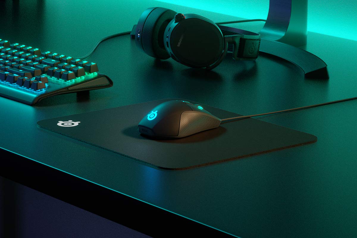 SteelSeries QcK Edge Cloth Gaming Mouse Pad - Never-fray Stitched Edges - Optimized For Gaming Sensors - Size L (450 x 400 x 2mm) - Black