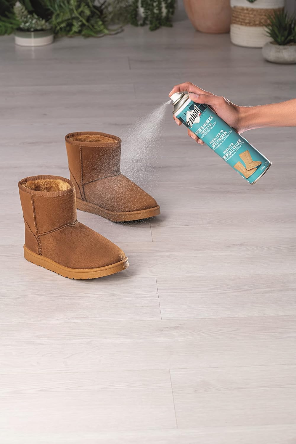 Scotchgard Suede & Nubuck Protector, 2 Cans x 400ml each - Water Repellent Spray, Helps Minimize Salt Stains - For Boots, Shoes, Coats, Gloves & More