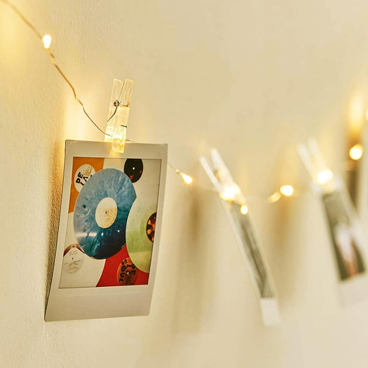 Kolpop 50LED Photo Clip String Lights, 5M Photo Peg Fairy Lights Indoor with 30 Clips Battery Powered Cooper Wire Hanging String Photo Display for Bedroom Birthday Wedding Party Christmas Decorations