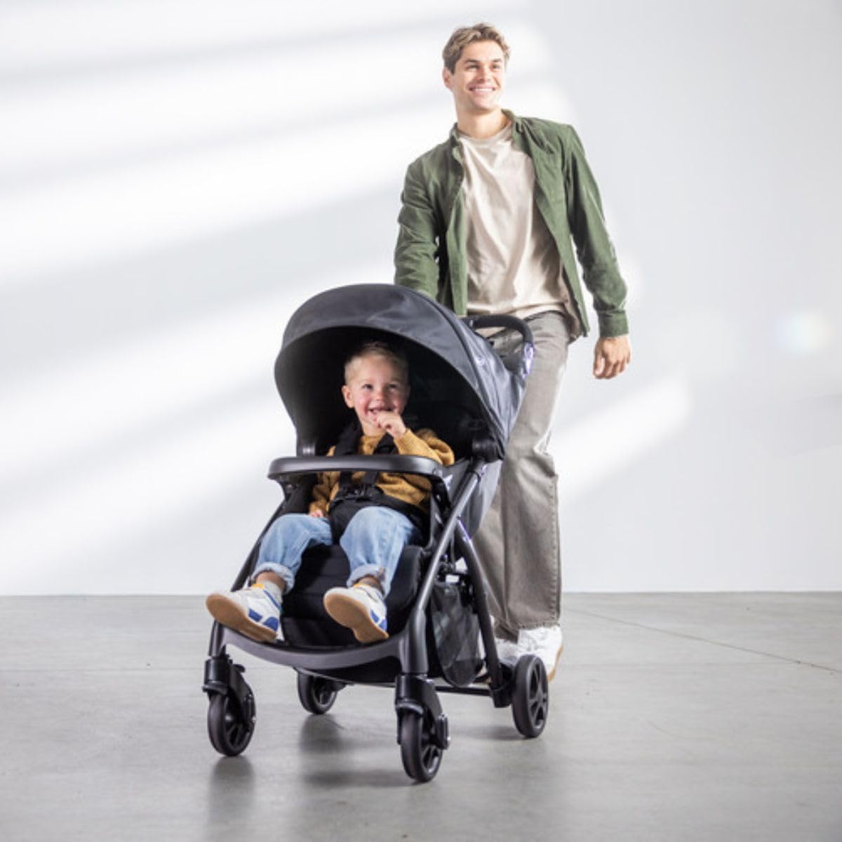 Graco Tavira Travel System - Suitable from Birth to Approx. 4 Years (0-22kg). One-Hand Folding, Compact Pushchair, Includes i-Size car seat, Midnight Fashion