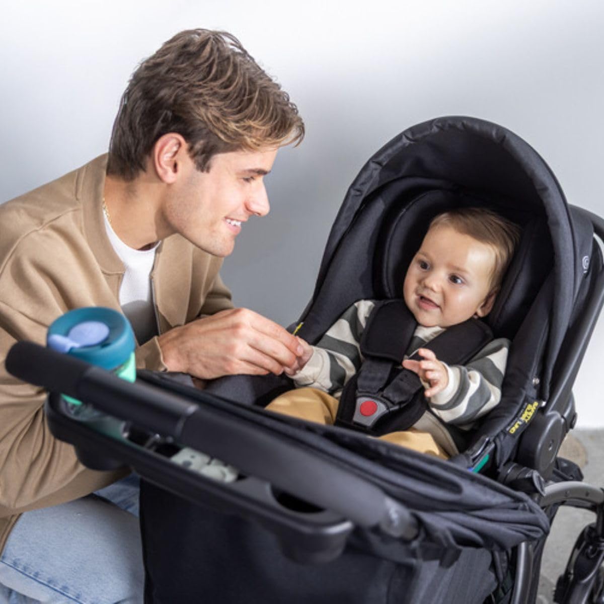 Graco Tavira Travel System - Suitable from Birth to Approx. 4 Years (0-22kg). One-Hand Folding, Compact Pushchair, Includes i-Size car seat, Midnight Fashion