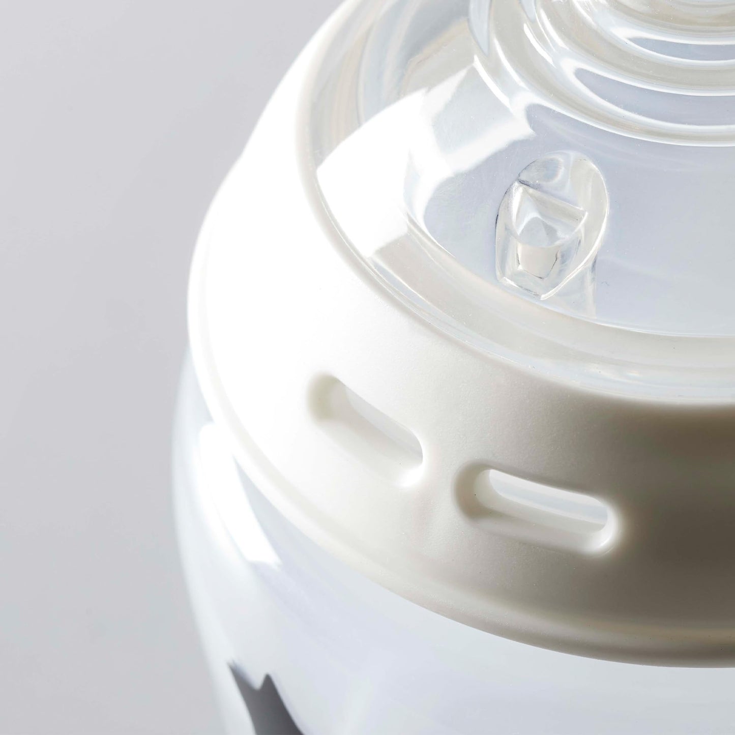 Tommee Tippee Natural Start Baby Bottles for 0m+, Pack of 6 260ml Baby Bottles, with Slow Flow Breast-Like Teat for a Natural Latch, Self-Sterilising and BPA Free, Baby Feeding Essentials