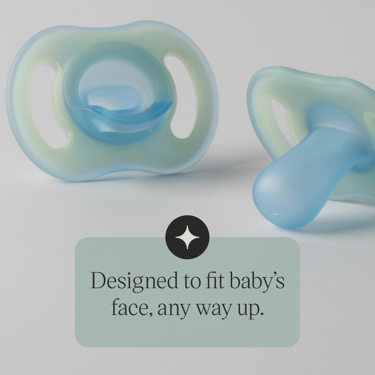 Tommee Tippee Ultra-Light StayPut Night Glow Dummy 6-18m Pack of 2