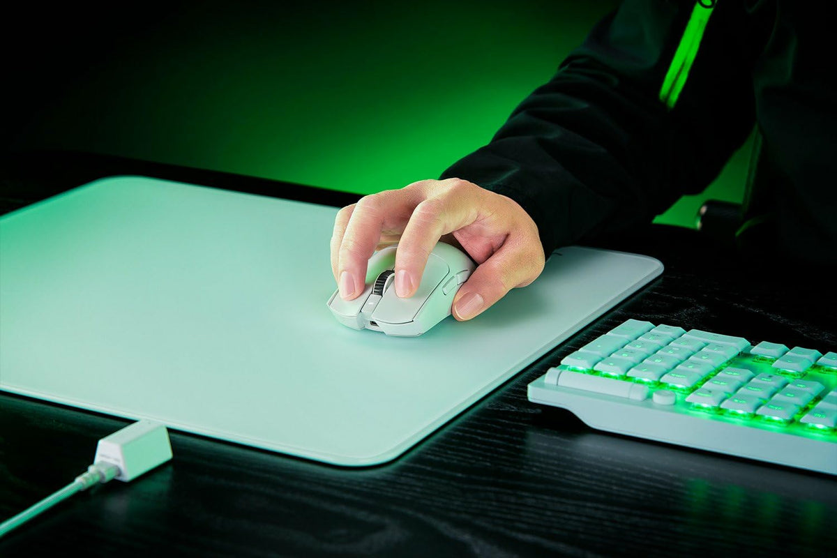 Razer Viper V3 HyperSpeed - Wireless Esports Mouse (Focus Pro 30K Optical Sensor, Up to 280 hours of Battery Life, Mechanical Mouse Switches Gen-2, 4000 Hz Wireless Polling Rate) Black
