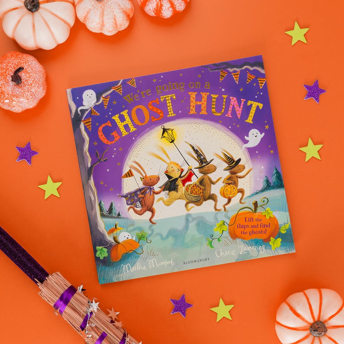 We're Going on a Ghost Hunt: The perfect gift for Halloween (The Bunnies of Hoppity Hill)