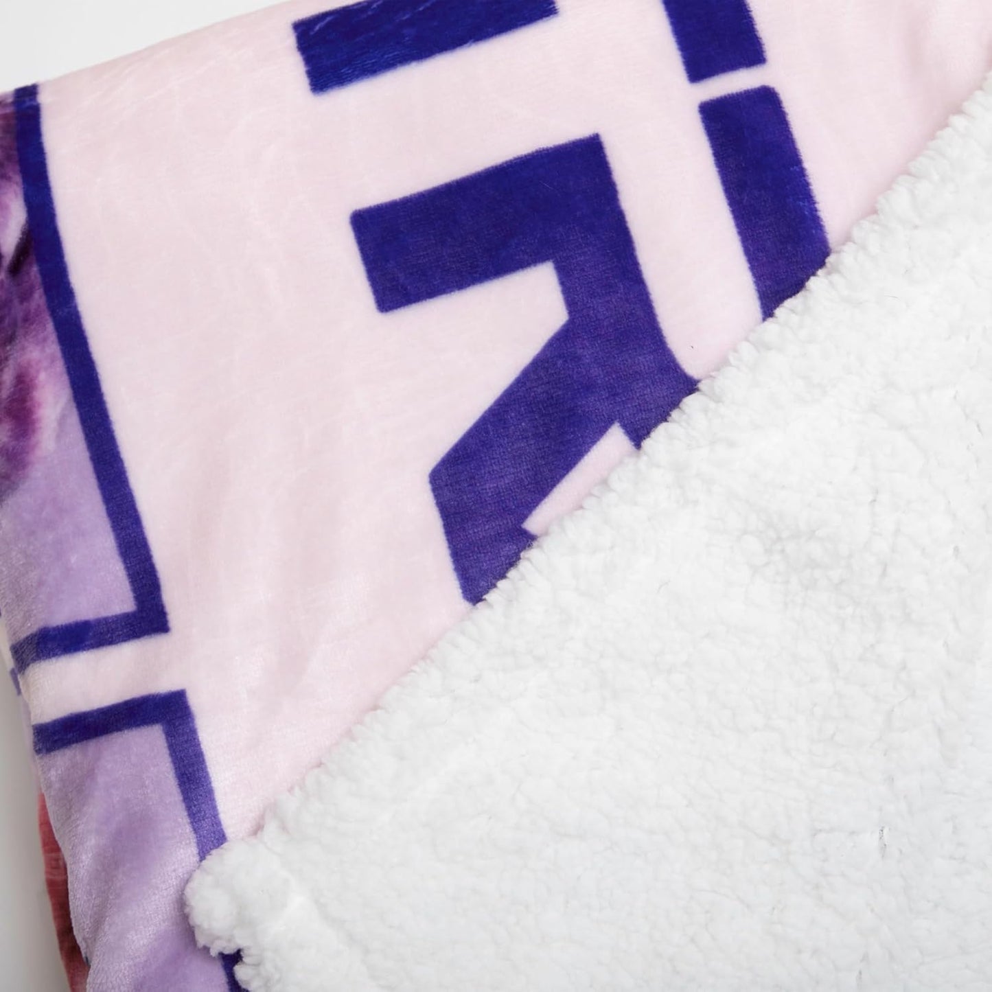 K Pop Demon Hunters Officially Licenced Fleece Blanket | Super Soft Warm Fleece With Sherpa Back | Pink Ready Design | Perfect For Home, Sleepovers & Camping | 120 x 150 cm