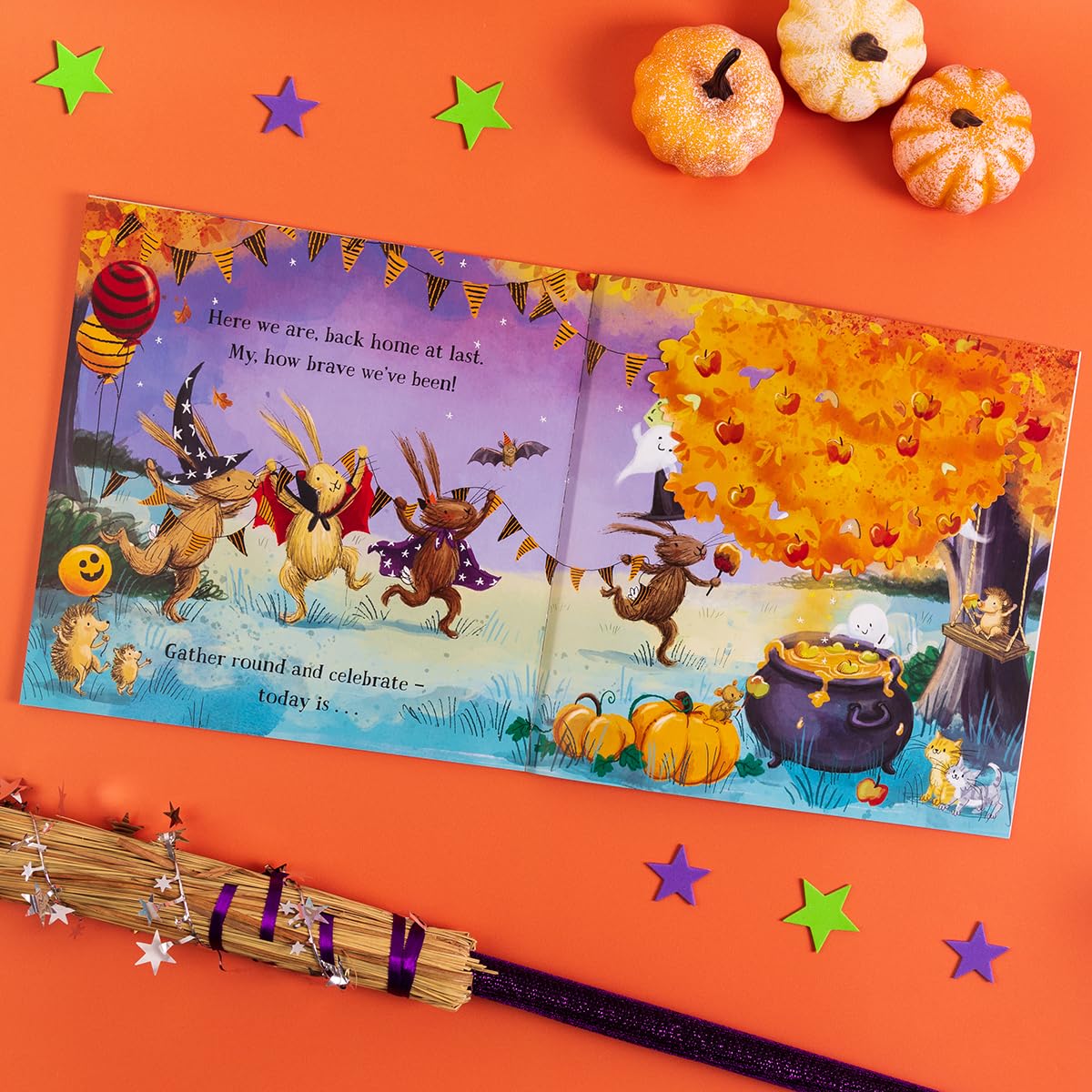 We're Going on a Ghost Hunt: The perfect gift for Halloween (The Bunnies of Hoppity Hill)