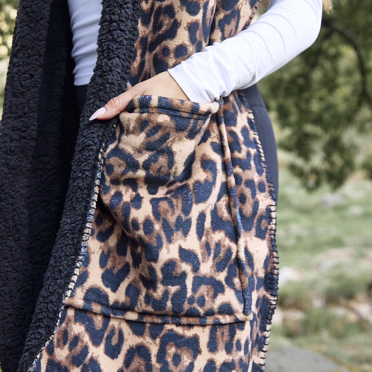 OHS Fleece Pocket Scarf Leopard Autumn Fluffy Sherpa Winter Wrap Hand Warmer