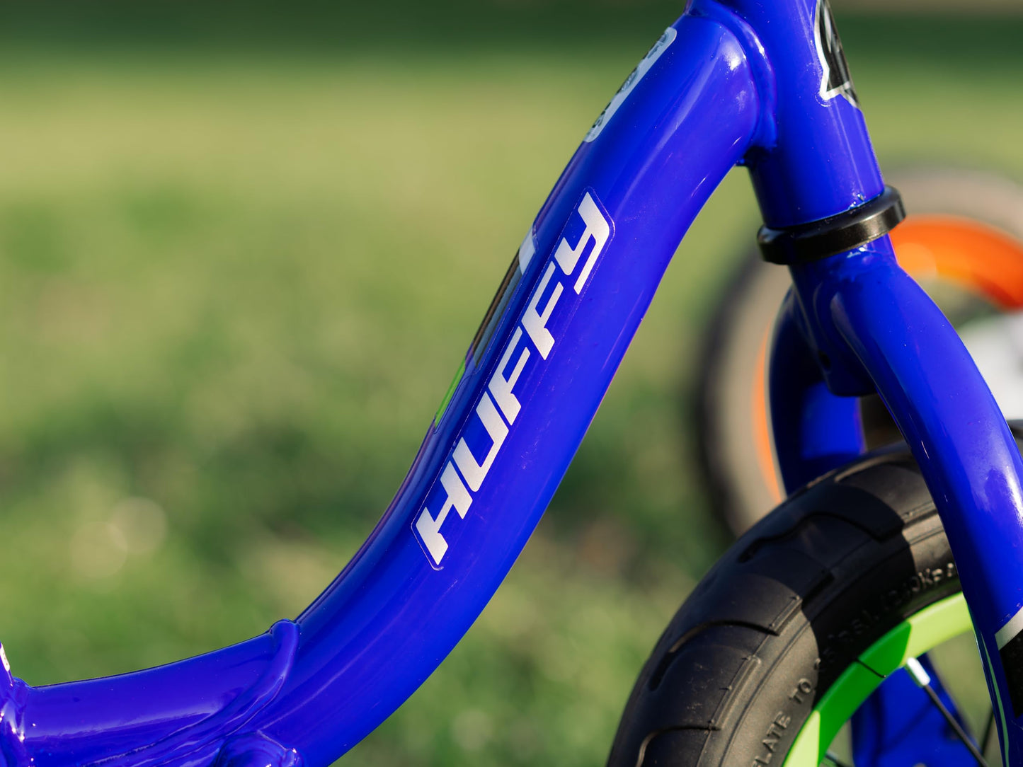 Huffy Pro Thunder Kids Bike 16" with Stabilisers, Bell & Handlebar Pad — Green