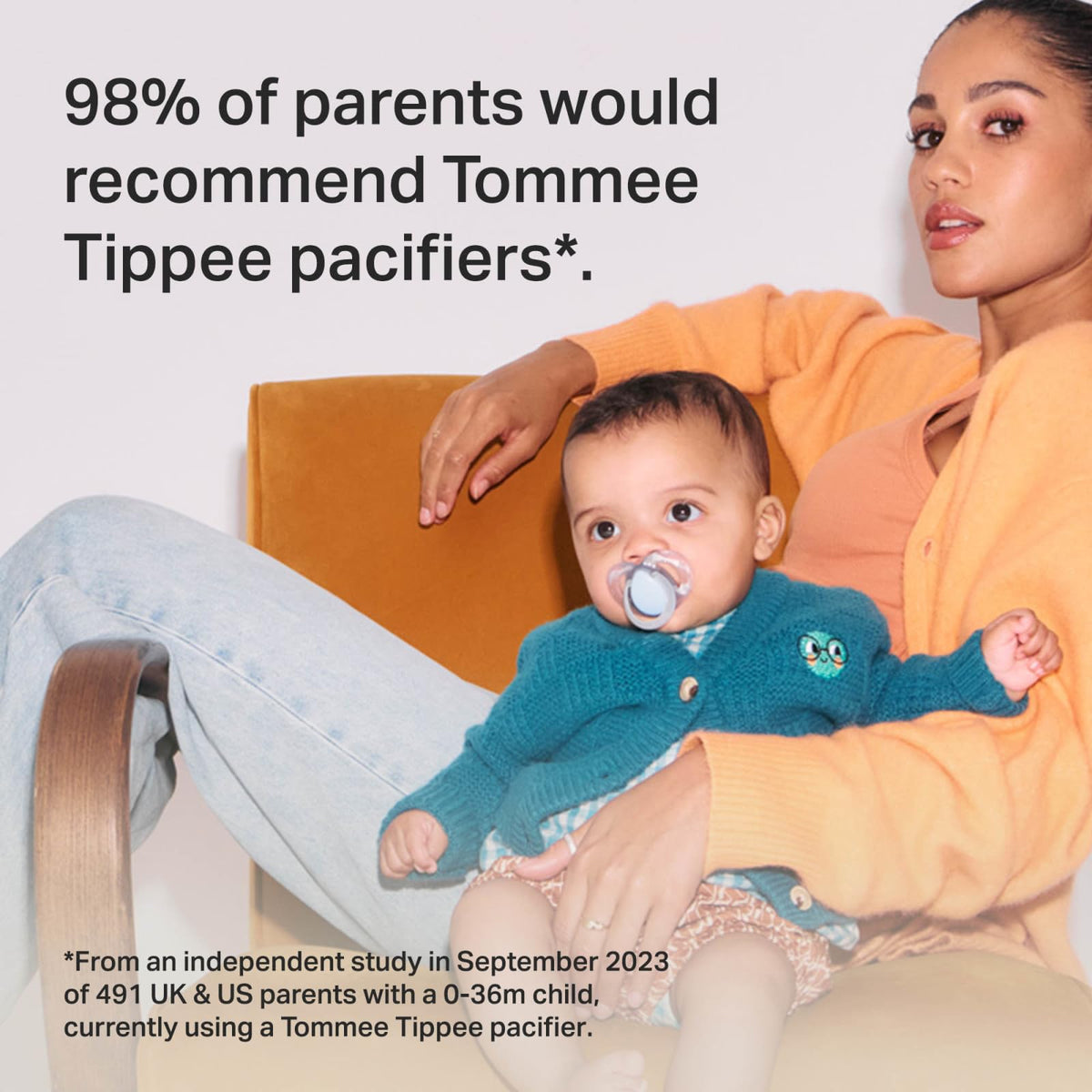 Tommee Tippee Ultra-Light StayPut Night Glow Soother 0-6m Pack of 2