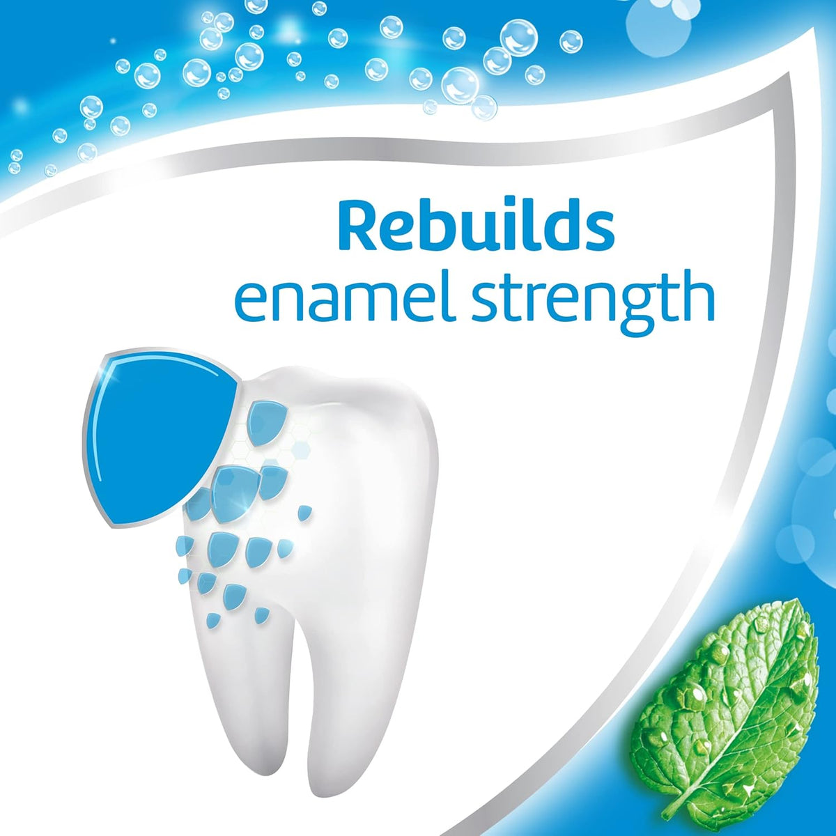 Aquafresh Fresh and Minty Fluoride Toothpaste, Triple Protection, Rebuilds enamel Strength, Helps protect gums* and Refreshes breath, 75ml