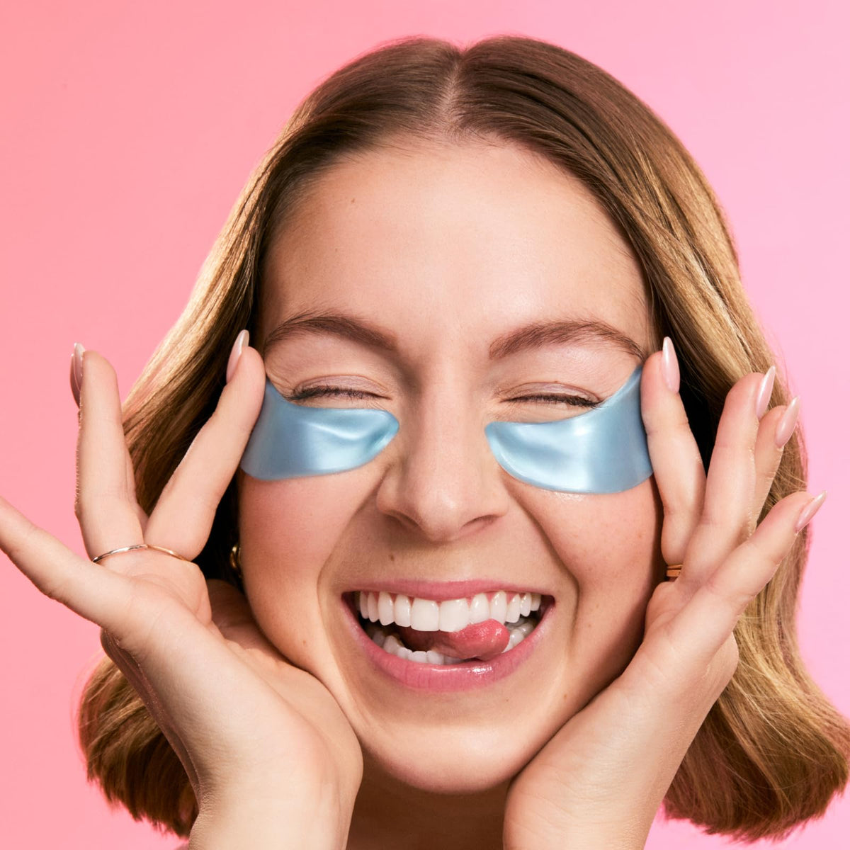 grace & stella Award Winning Under Eye Patches for Dark Circles - Illuminating Under Eye Masks for Puffy Eyes - Undereye Gel Patches with Niacinamide - Vegan - Gifts for Sisters (6 Pairs, Blue)