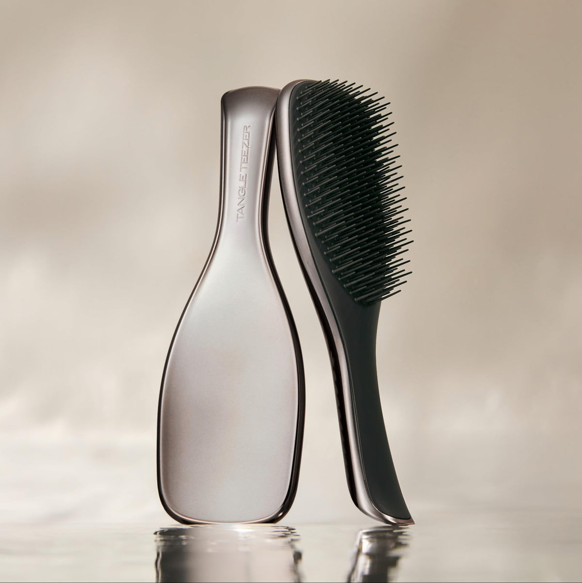 Tangle Teezer The Ultimate Detangler Straight to Curly Hairbrush