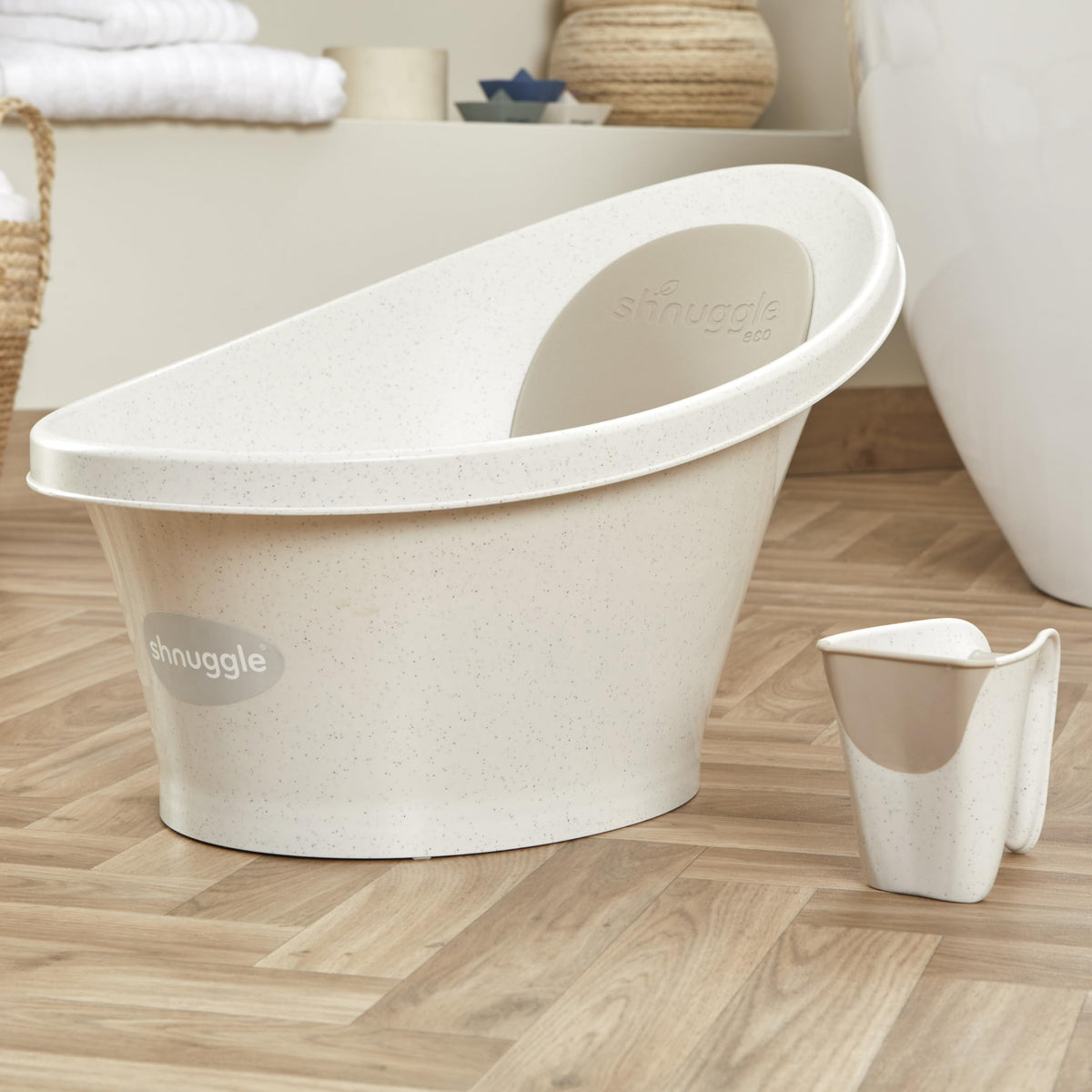 Shnuggle Baby Bath Rinse Cup, Soft Rim Shampoo Rinser and Hair Wash Jug, No Tears Design for Newborn and Toddler Bath Time, Easy Grip Handle, Gentle Washing Accessory, Suitable from Birth. Taupe.