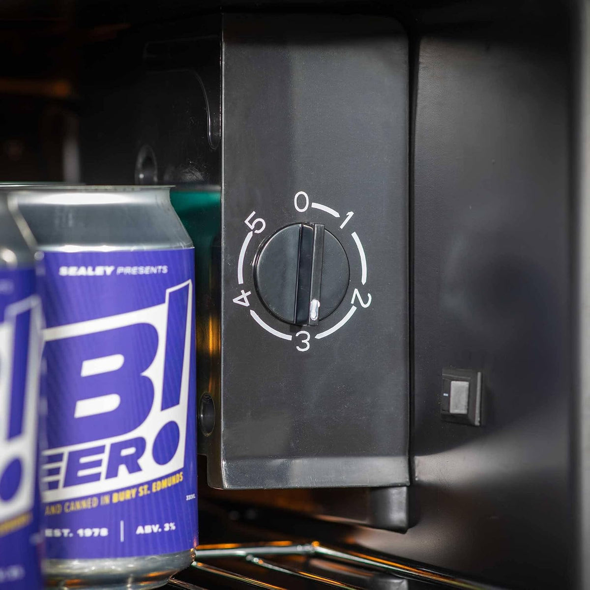 Dellonda Baridi Undercounter Drinks, Beer & Wine Fridge with Wire Shelves, Internal Light & Security Lock 85L, Black - DH13