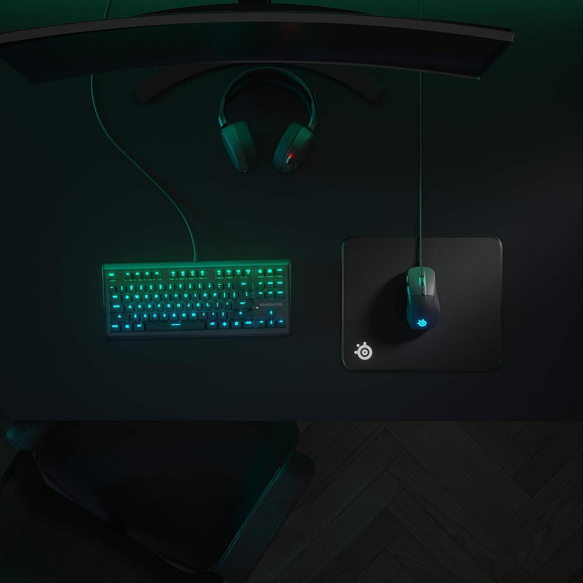 SteelSeries QcK Edge Cloth Gaming Mouse Pad - Never-fray Stitched Edges - Optimized For Gaming Sensors - Size L (450 x 400 x 2mm) - Black